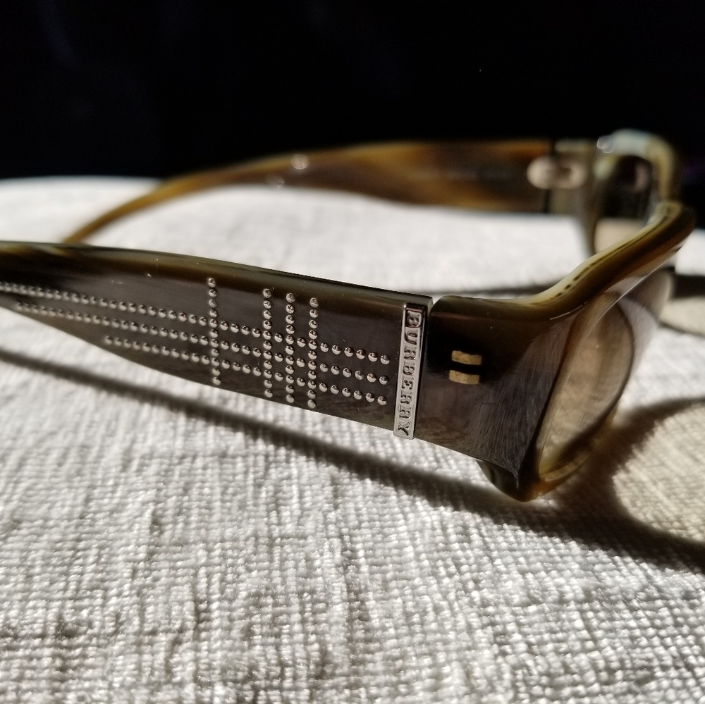 Burberry,  beautiful sunglasses